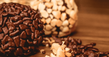 Deliciosa Trufas de Chocolate com Creme de Avelã